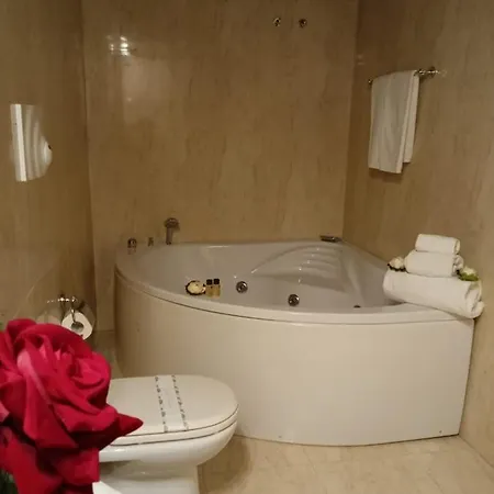 Castello Castriota Scanderbeg 4* Галатина