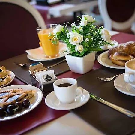 Castello Castriota Scanderbeg Frühstückspension 4*