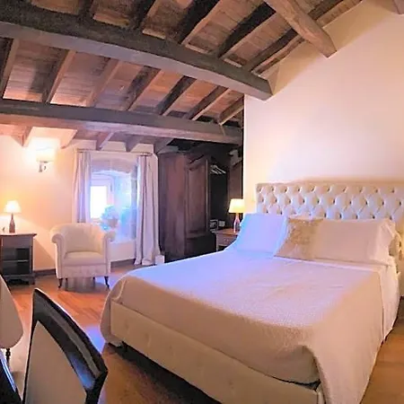 Castello Castriota Scanderbeg Bed & Breakfast 4*