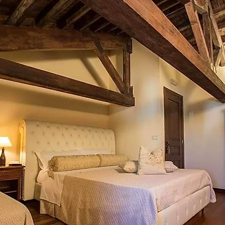 Castello Castriota Scanderbeg Frühstückspension 4*