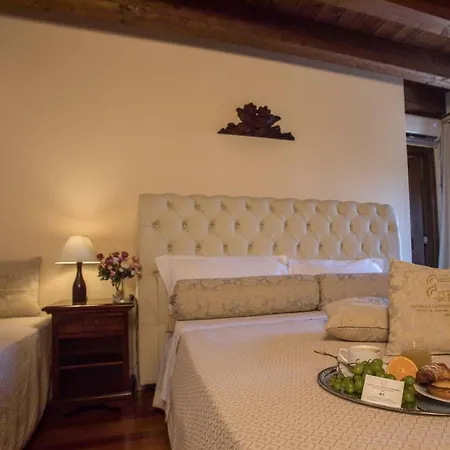Bed & Breakfast Castello Castriota Scanderbeg 4*