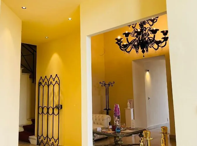 Castello Castriota Scanderbeg Oda ve Kahvaltı 4*